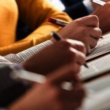 Il faut uniformiser les systèmes scolaires publics et privés, selon un élu.